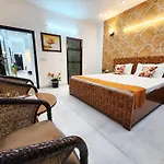 Spacious 2Bhk With Big Bedrooms And Kitchen 7