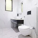 Empire Hotel Empire Suites Near Igi Airport