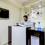 Hotel O Rs Hotels Near Pitampura Metro