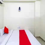 Hotel O Rs Hotels Near Pitampura Metro