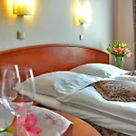 Hotel Ocean Suites Near Delhi Airport