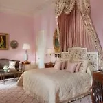 Hotel Luxury Villa Near Delhi Airport