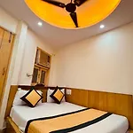 Cottage Lord Krishna Walking Distance From New Delhi Railway Station