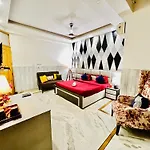 Divine Inn Hotel Rajouri Garden