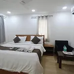 Hotel Crystel Residency By Premium Villa