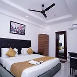 Hotel Moon Taj Near Yashobhoomi Convention Centre