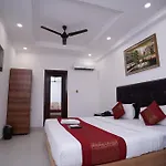 Hotel Moon Taj Near Yashobhoomi Convention Centre