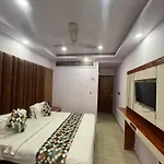 Hotel Ambience -5 Mints Walk From Railway Station