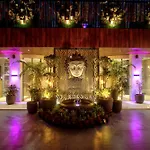 Newly Built Gold The Royal With Rooftop Restaurant - 2Mins Walk From New Delhi Rail Station & 5Mins From Connaught Place