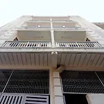 Hotel O South Plaza Near Qutab Minar Metro Station