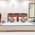 Hotel Samrat Residency 10 Mints Walking Distance Nizamuddin Railway Station