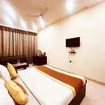 Hotel Lagoona And Banquet Hall