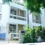 Maplewood Guest House, Neeti Bagh, New Delhiit Is A Boutiqu Guest House