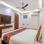 Fabhotel Rs Golden - Nr Nehru Place Market