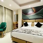 Travellers Hotel