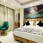 Travellers Hotel