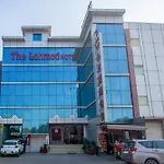 Lohmod Hotel At National Highway 8 - Free Airport Transffer