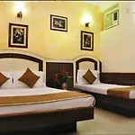 Hotel Perfect Spot- Main Bazar - Walking Metro Station