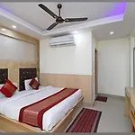 Hotel Perfect Spot- Main Bazar - Walking Metro Station