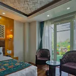 Hotel Plaza Stay Near Igi