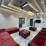 Amazing 3Bhk Home Near Airport With Jacuzzi & Private Pool In Punjabi Bagh