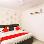 Hotel O Park Inn Near New Ashok Nagar Metro Station