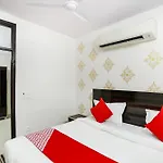 Hotel O Park Inn Near New Ashok Nagar Metro Station