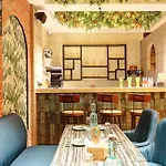 Hotel Uptown - 1Km From Connaught Place