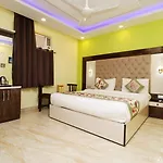 Hotel Pearl Crown