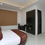 Hotel O M Suites