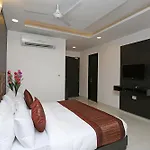 Hotel O M Suites