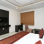 Hotel O M Suites