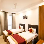 Fabhotel La Paz Stay B&B