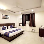 Hotel The Paradise In - Near Karol Bagh Metro Station
