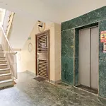 1 Bhk, 2 Bthroms In Vasant Kunj