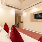 Hotel Lemon Wood By East End Delhi Airport