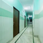 Oyo 69486 Royal Palace