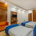 Rahul Palace By Golden Tree Near Metro Station And Ajmal Khan Market