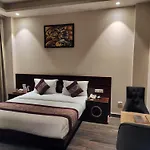Airport Hotel Lotus Villa 10 Minutes Delhi Aerocity Metro