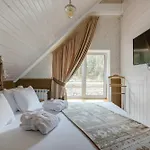 Hotel Seven Inn Villa Near Igi Airport