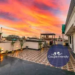 Fabhotel La Paz Stay B&B