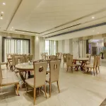 Townhouse Oak Hotel C Pearls