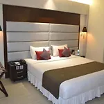 Hotel Saros Suites Near Delhi Airport By Gross Group