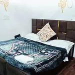 Flips With Mykonos Guest House