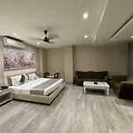 Skon Boutique By Orion Hotels