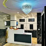 Hotel Happy Plaza- Near Delhi International Airport Pkicup Free
