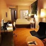 El De Empire Suite Near Delhi Airport