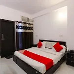 Hotel O Silver Palace Near Dwarka Sector 9 Metro Station