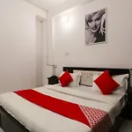 Hotel O Silver Palace Near Dwarka Sector 9 Metro Station