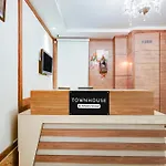 Townhouse Chhatarpur Near Metro Park